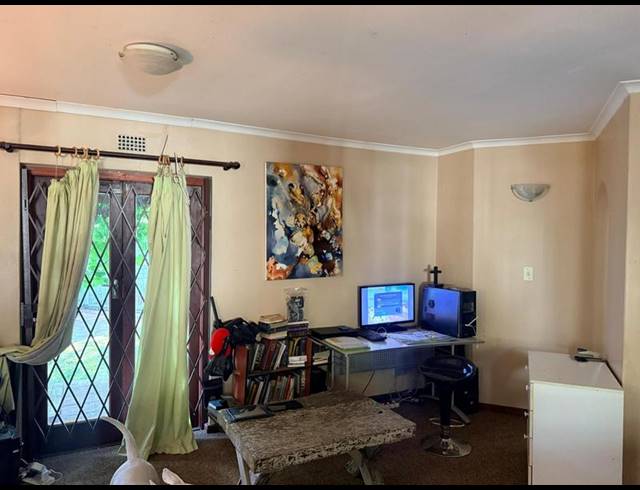 3 BEDROOM HOUSE FOR SALE IN BOSTON